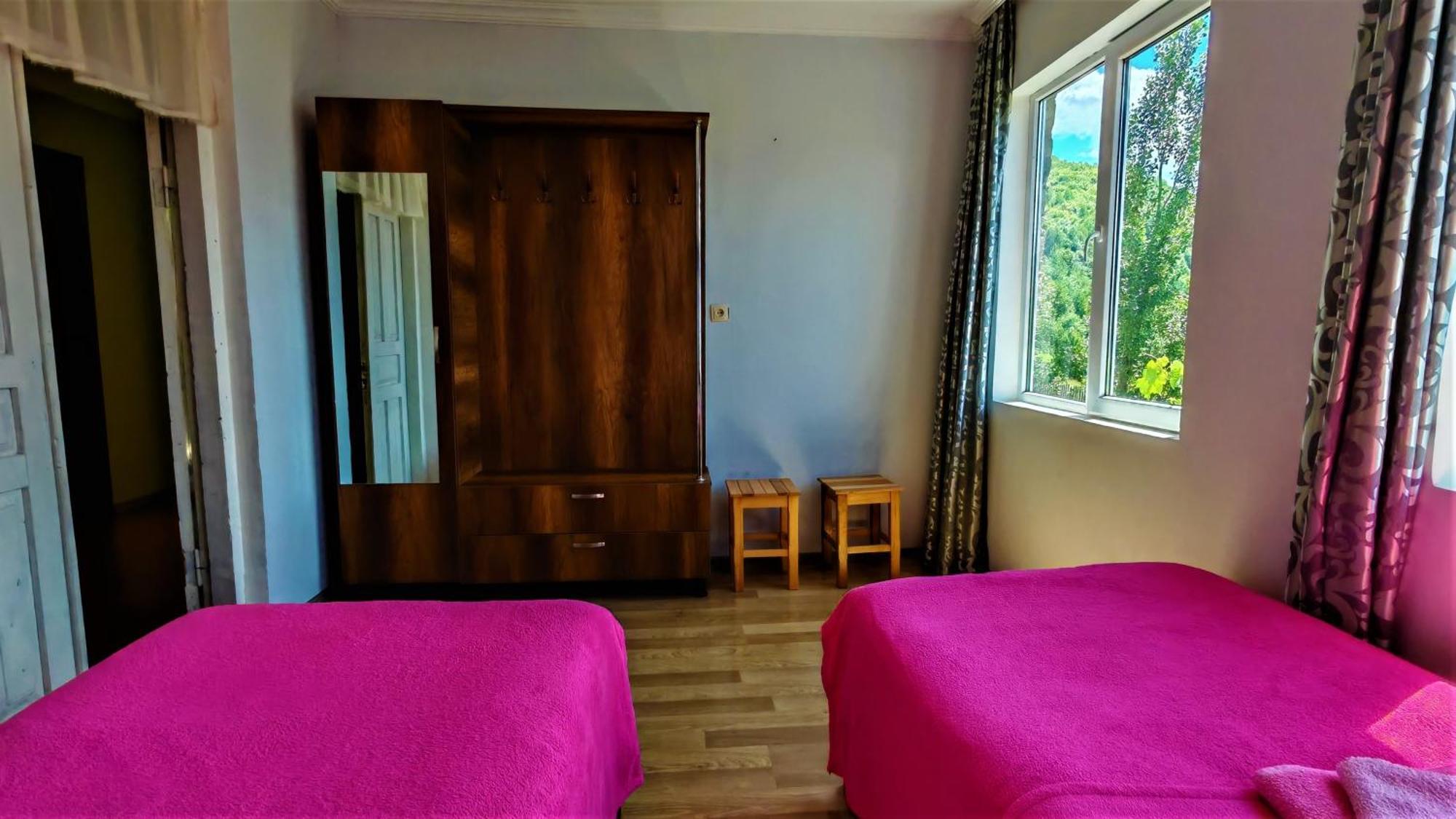 Gujejiani Guest House Местия Экстерьер фото